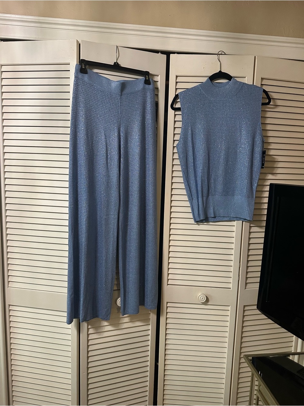 Boston Proper Blue Mock Neck Sleeveless Rhinestone Lounge Set - Picture 3 of 12